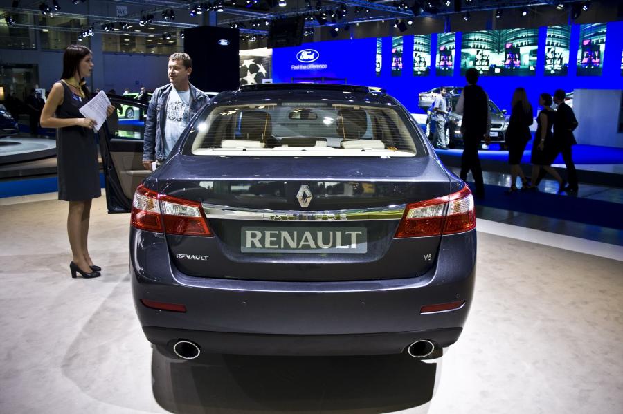  Renault Latitude 2011 года  (фото 17 из 40)